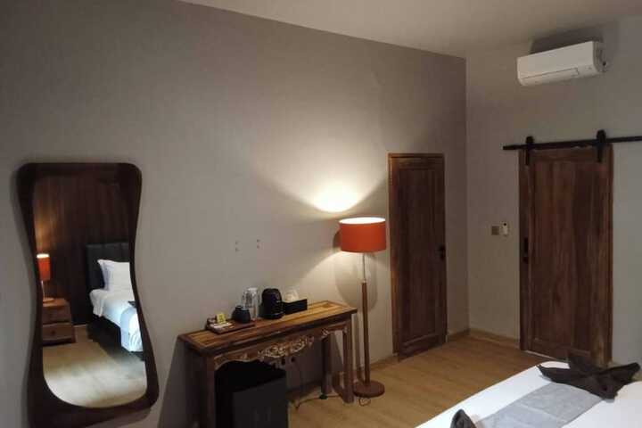 Room 4 of 24
