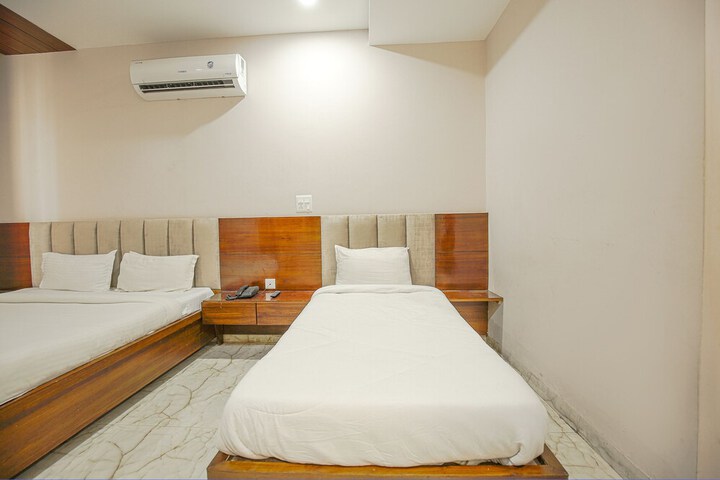 Room 8 of 34