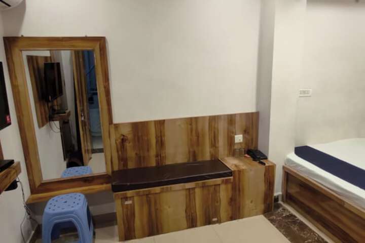 Room 4 of 30