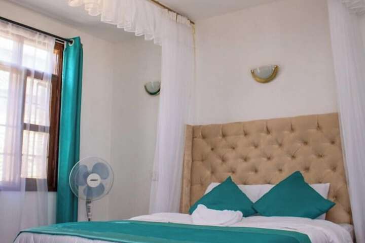 Room 9 of 28