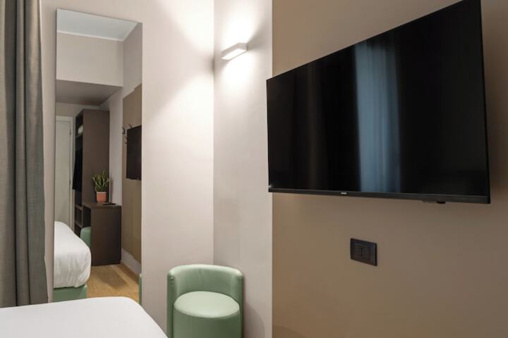Room 12 of 48