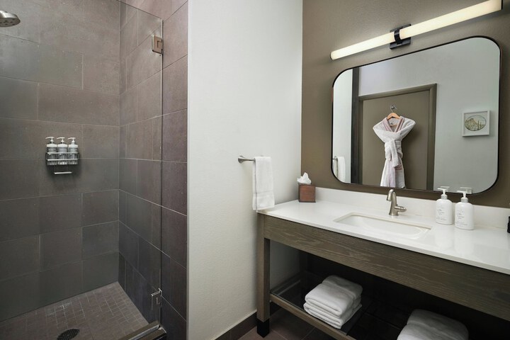 Room 42 of 123