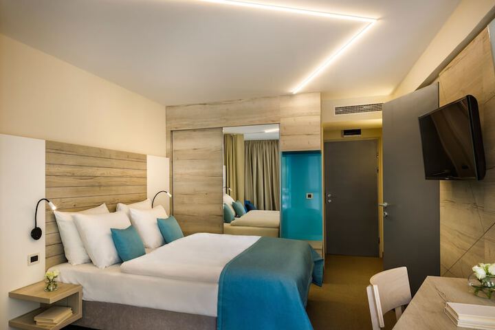 Room 17 of 75