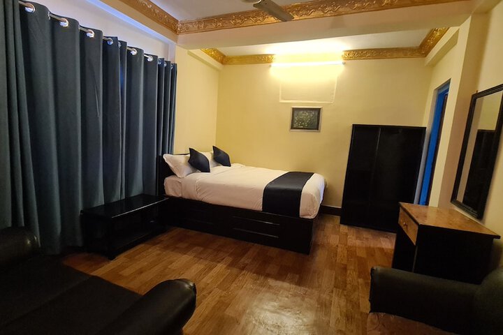 Room 10 of 20