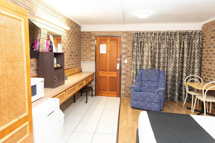 Room 13 of 27