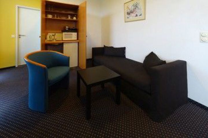 Room 8 of 16