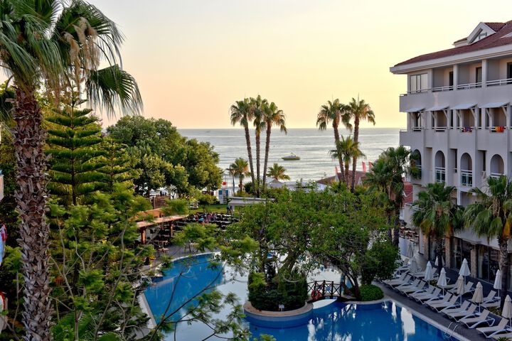 Hotel with Pool