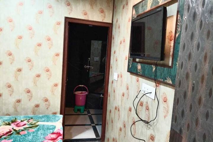 Room 4 of 10