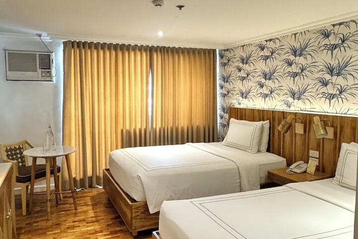 Room 7 of 16