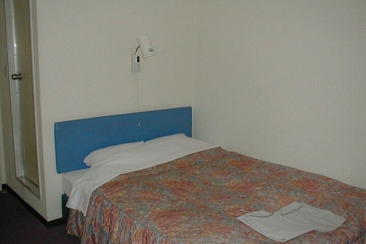 Room 4 of 17