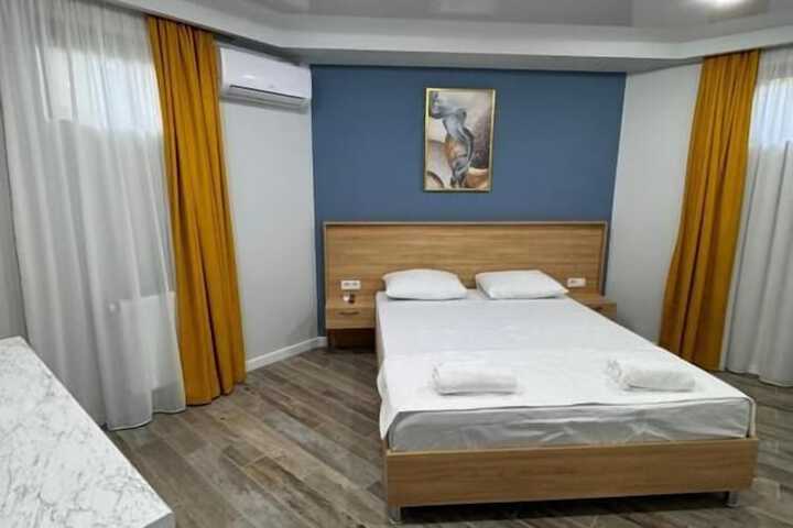 Room 5 of 18