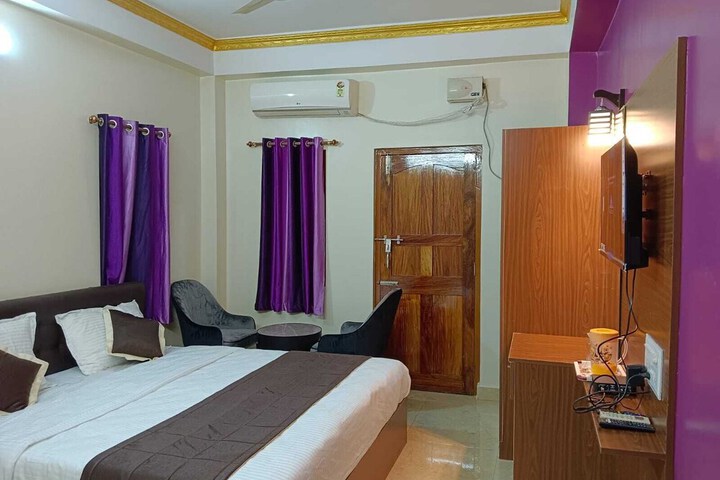 Room 3 of 6