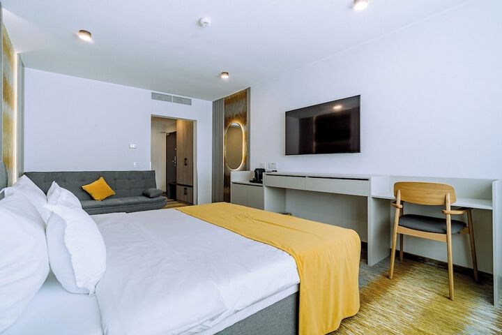 Room 22 of 76