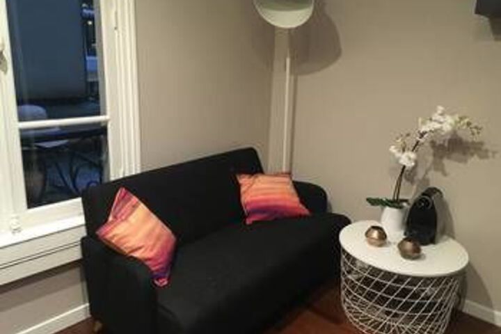 Lounge 15 of 18