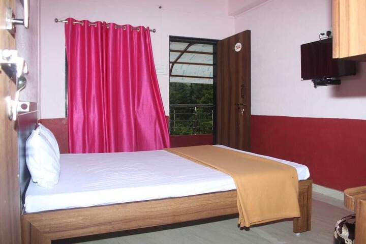 Room 2 of 9