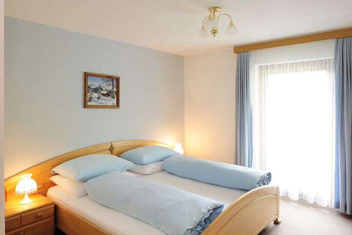 Room 4 of 83