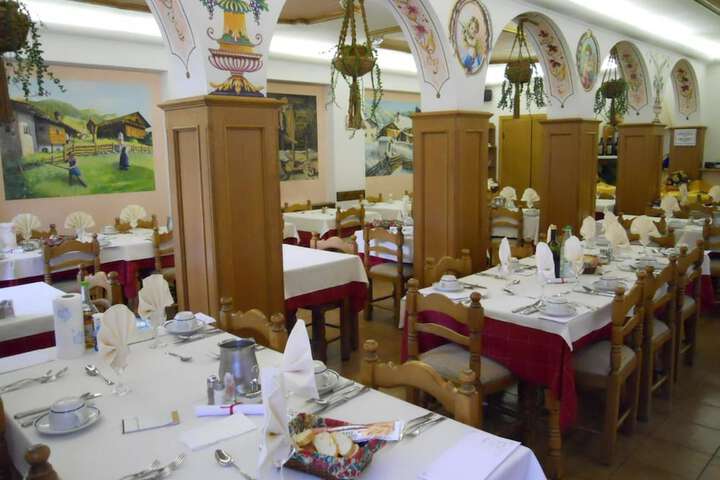 Dining 40 of 72