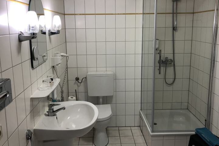 Room 13 of 81