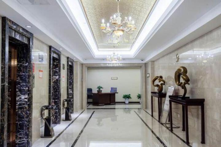 General 8 of 18