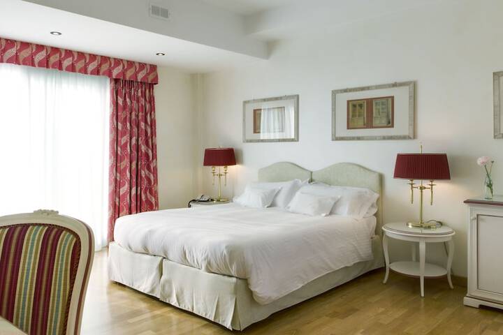 Room 26 of 136