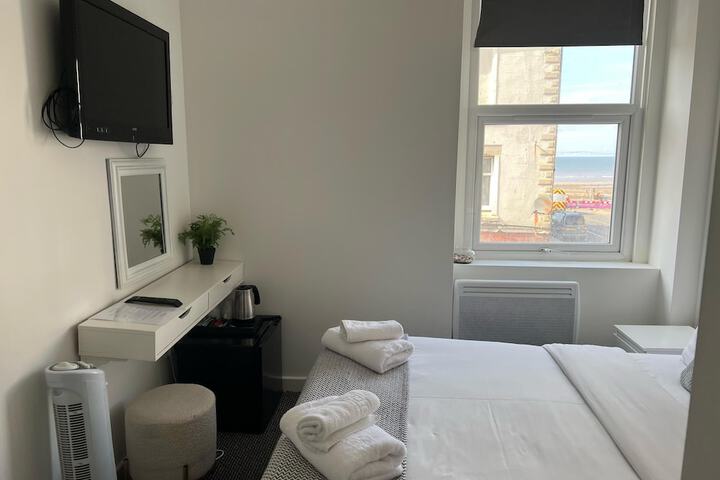 Room 13 of 23