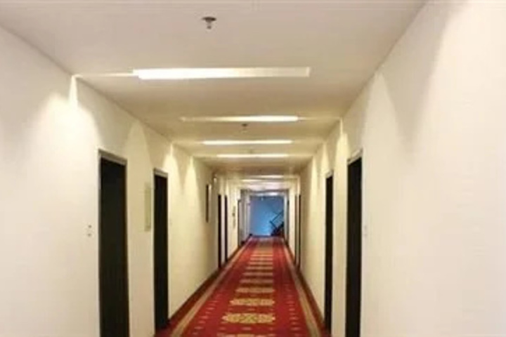 Room 7 of 8