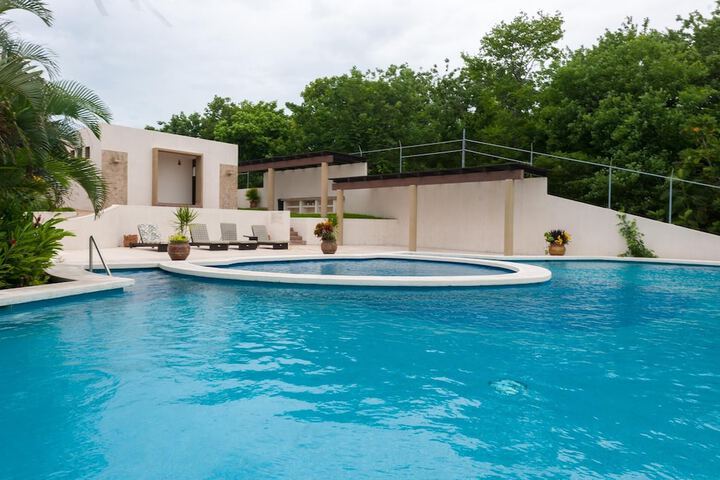 Pool 22 of 28