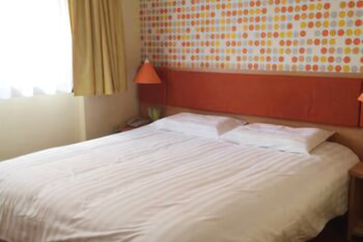 Room 6 of 6