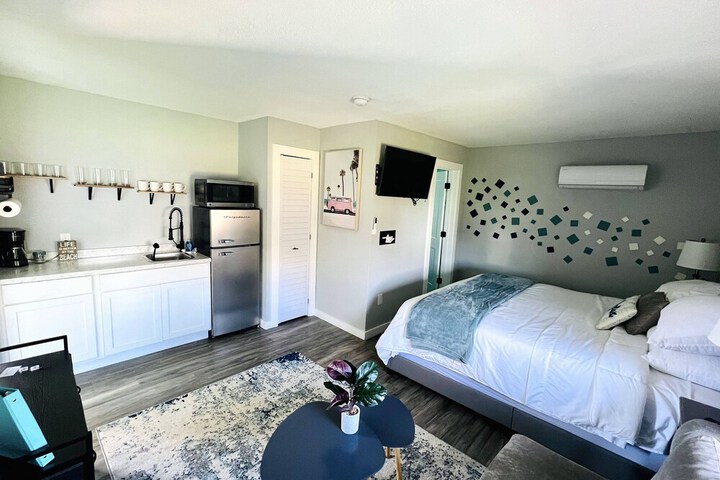 Room 9 of 100