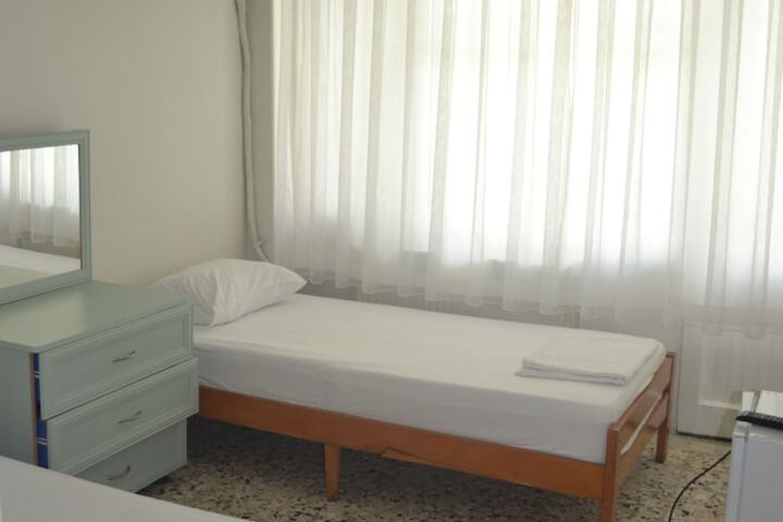 Room 6 of 44