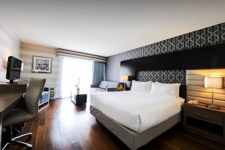 Room 25 of 53