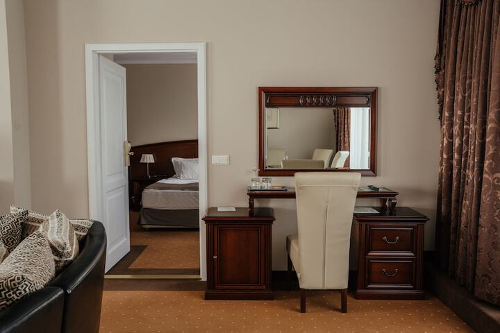 Room 34 of 115