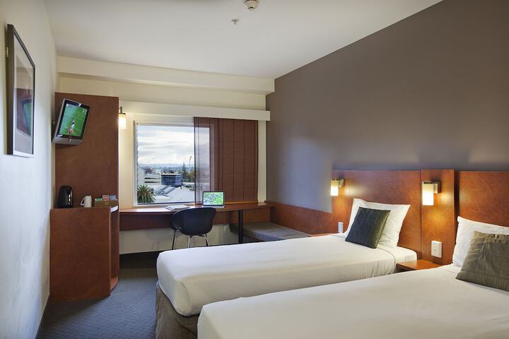 Room 9 of 43