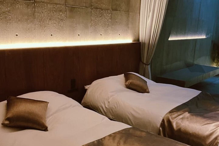 Room 3 of 16