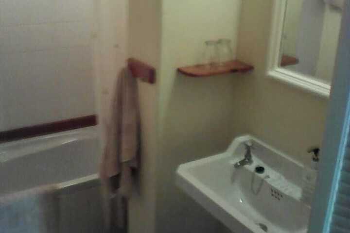 Room 8 of 11