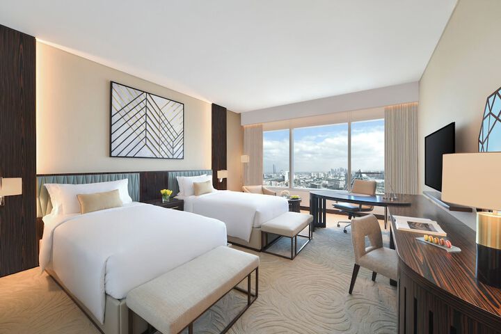 Room 15 of 310