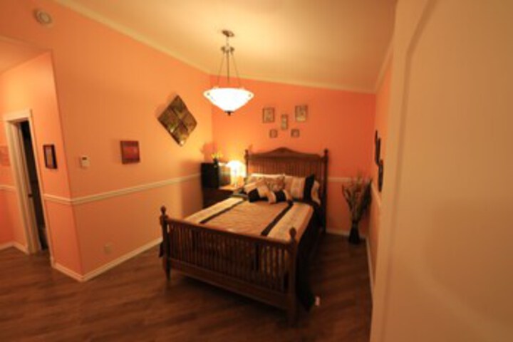 Room 33 of 68