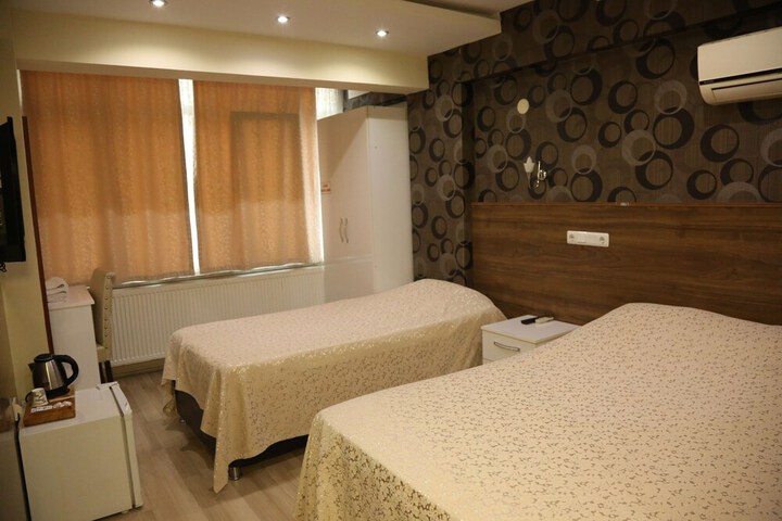 Room 4 of 15