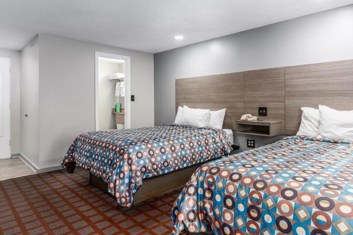 Deluxe Double Room (1 of 13)