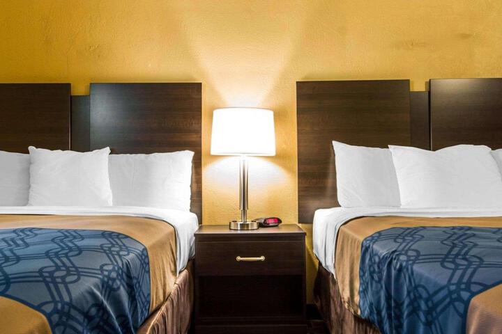 Standard Queen Bed Accessible (4 of 20)