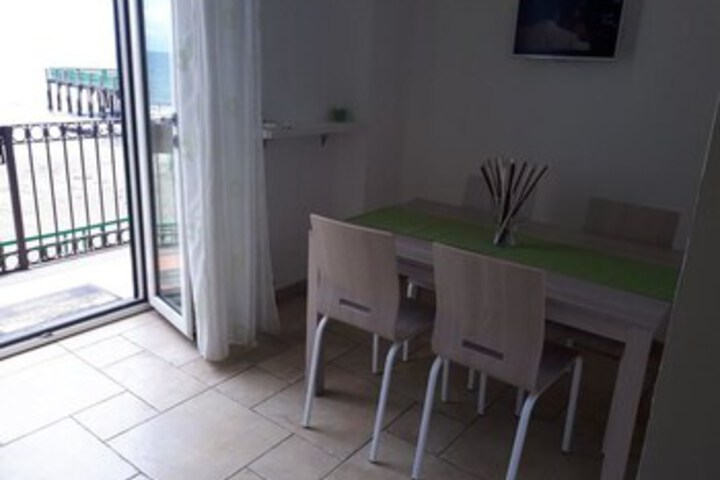 Room 10 of 24