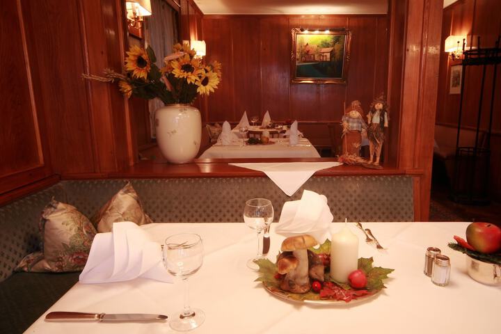 Dining 63 of 93
