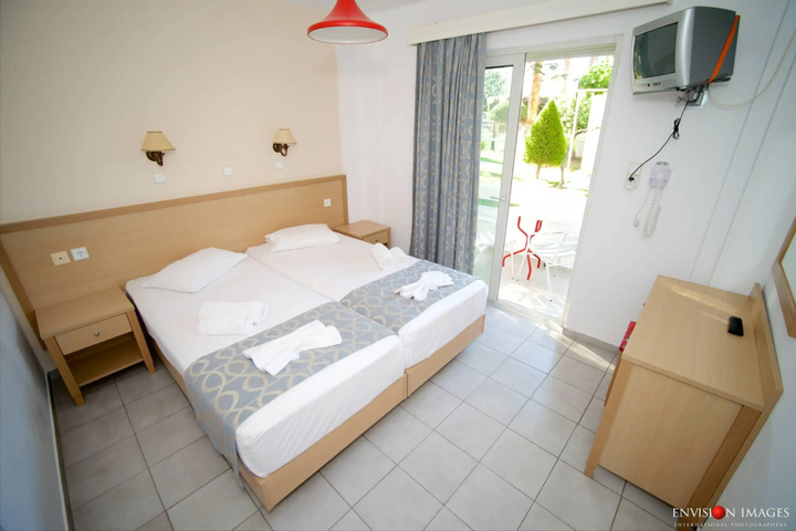 Room 4 of 14