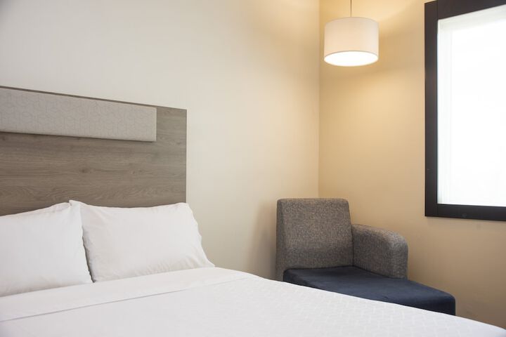 Room 10 of 65