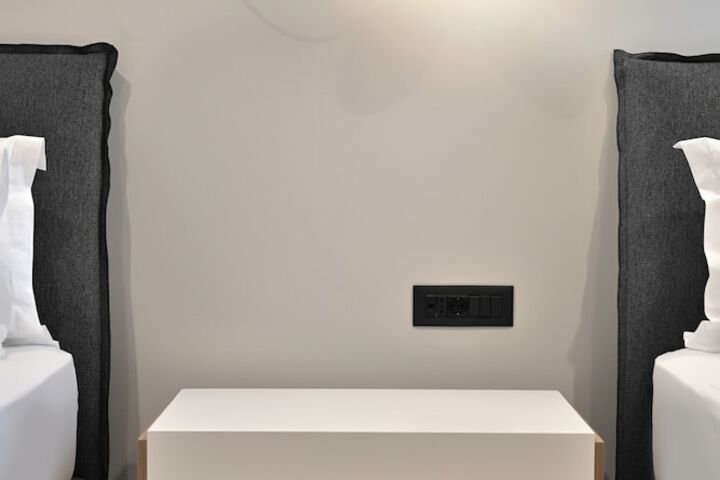Room 6 of 66