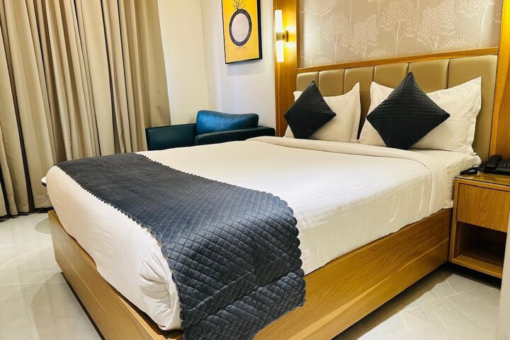 Room 12 of 37
