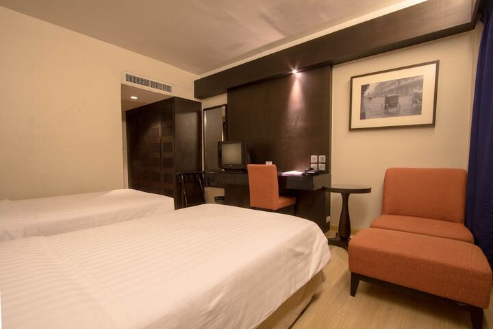 Room 16 of 48