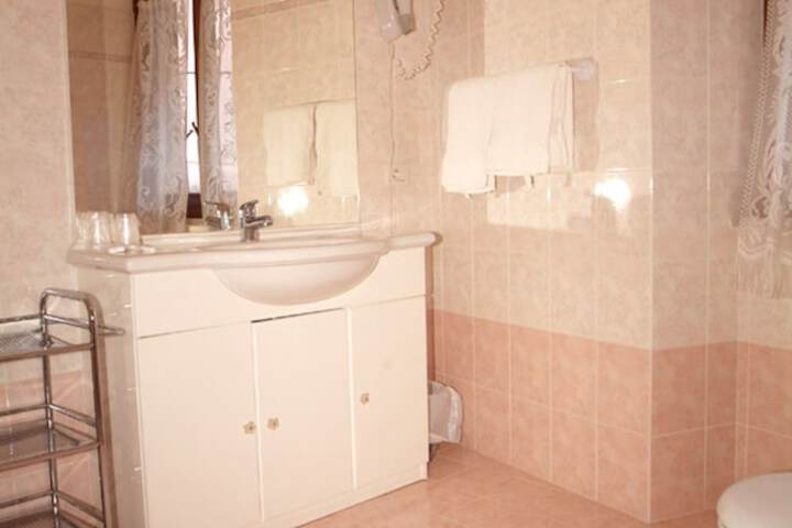 Room 14 of 34