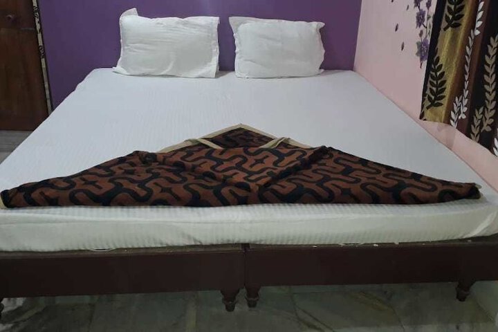 Room 2 of 10