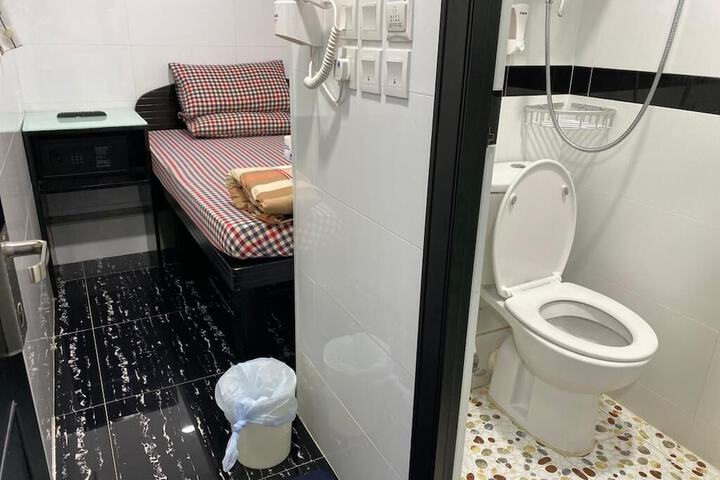 Room 14 of 20